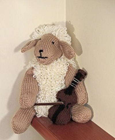 Knitted sheep with viol